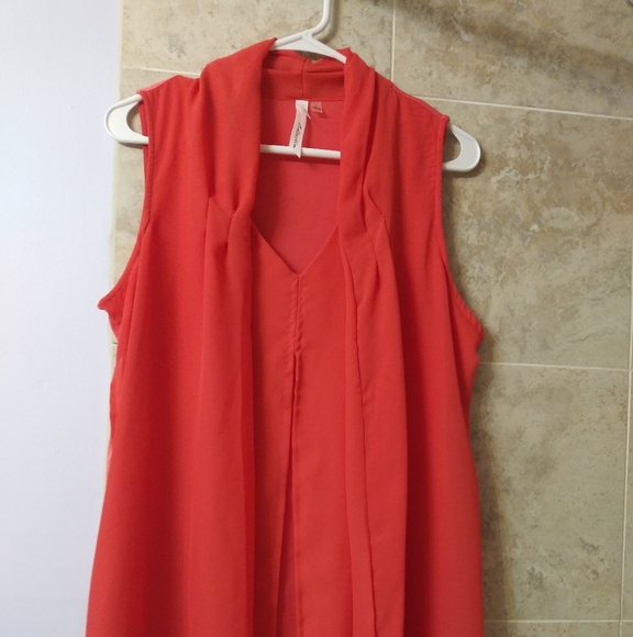 NY Collection Tops - Ny Collection LG coral flowy fly away blouse tank